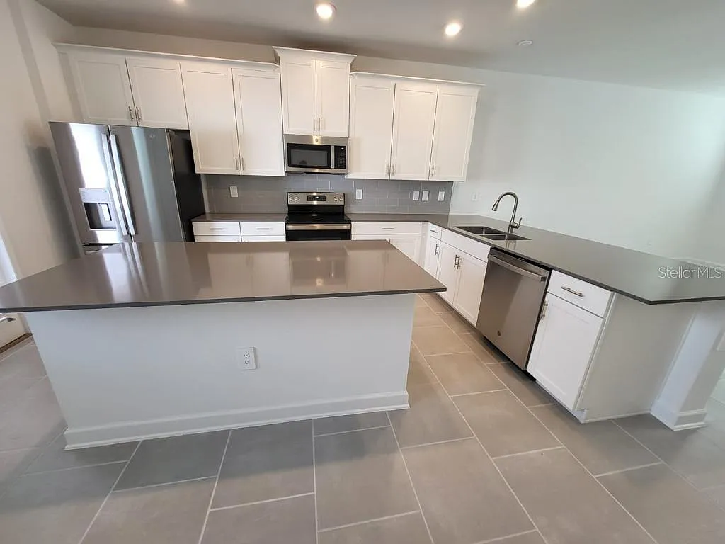 3 bed, 2.5 bath, 1636 sqft, $2,900 — Photo 3