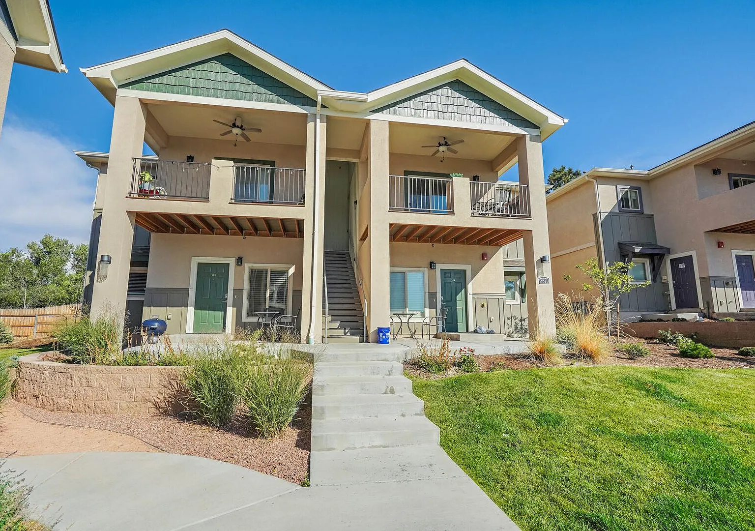 3 bed, 1150 sqft, $3,100 — Photo 1