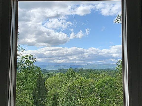 5th image of 51 Lake Farm Ct