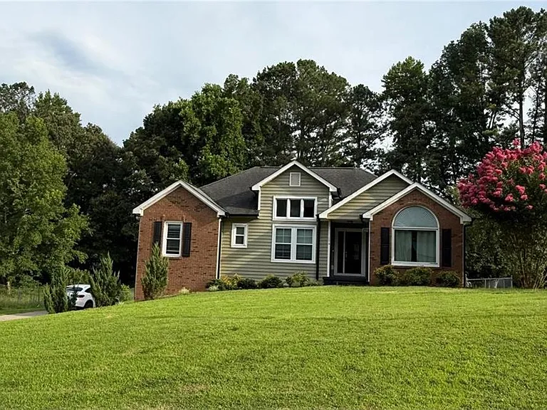 154 Camden Woods Dr — Photo 4