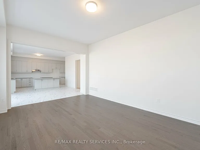 7 Sandhill Cres N — Photo 17