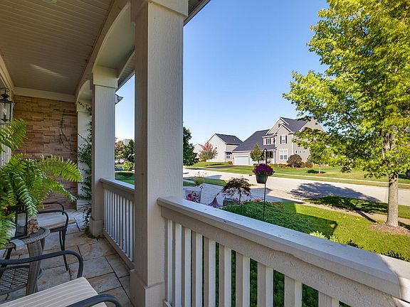 3rd image of 648 Wild Rose Cir