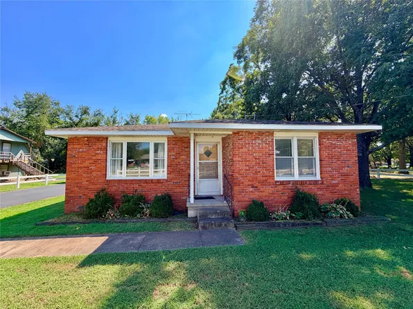 1121 W 4th St, Tahlequah, OK 74464