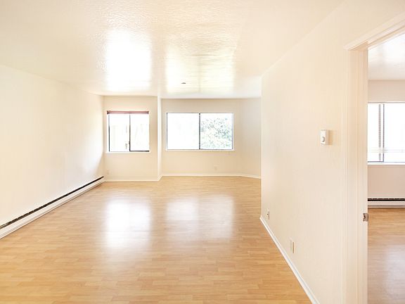 2nd image of 320 Peninsula Ave