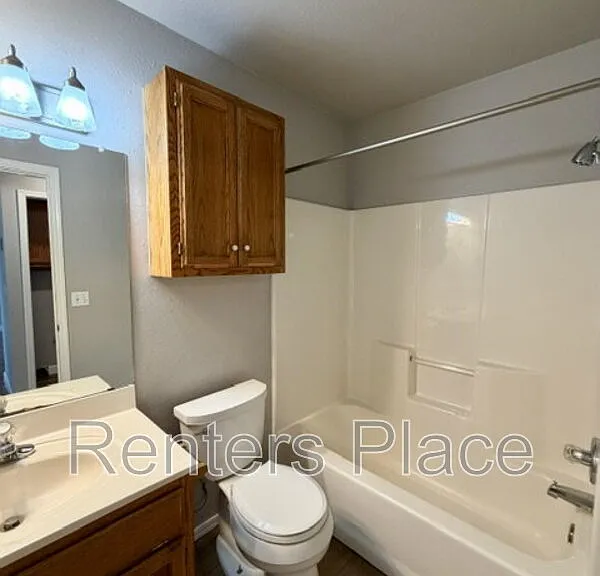 312 W Sycamore St — Photo 14
