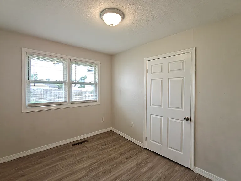 444 Colonial Rd — Photo 14