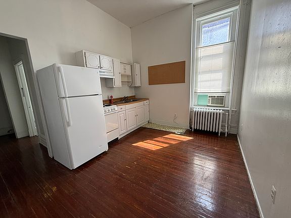4th image of 2000 W Grace St APT 1