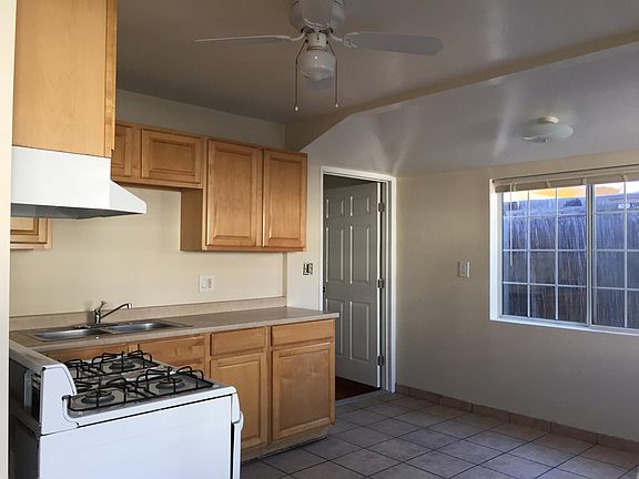 3rd image of 5648 Satsuma Ave