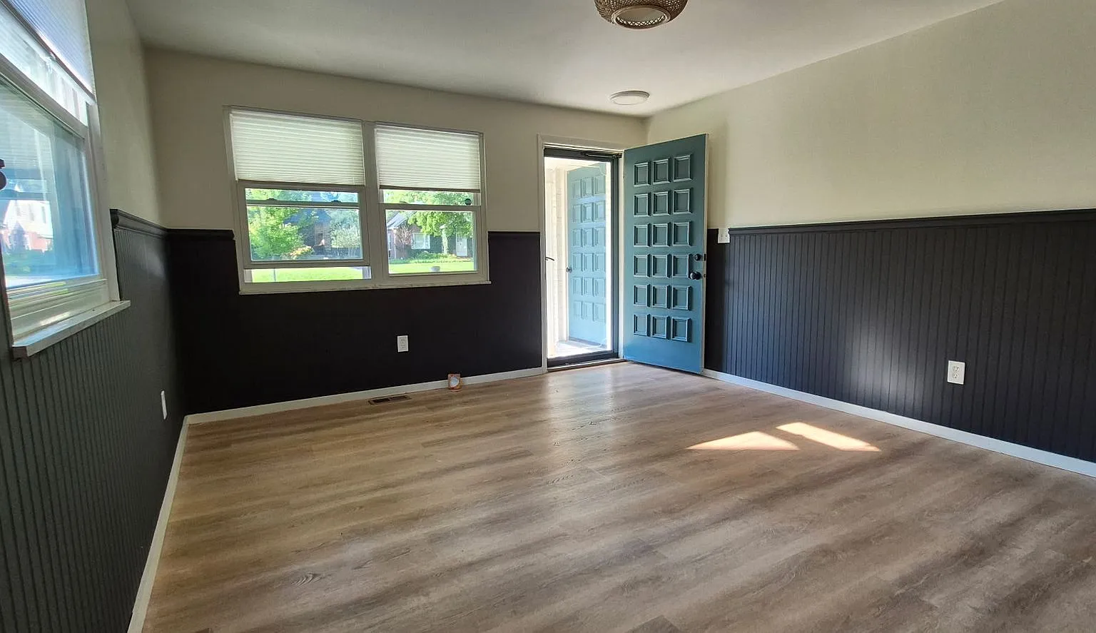 Charming 3-Bedroom Oakwood Home 319 Orchard Dr — Photo 4