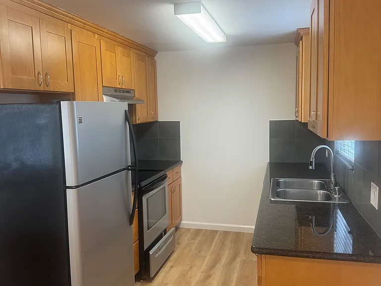 183 S Bayview Ave #4 — Photo 7