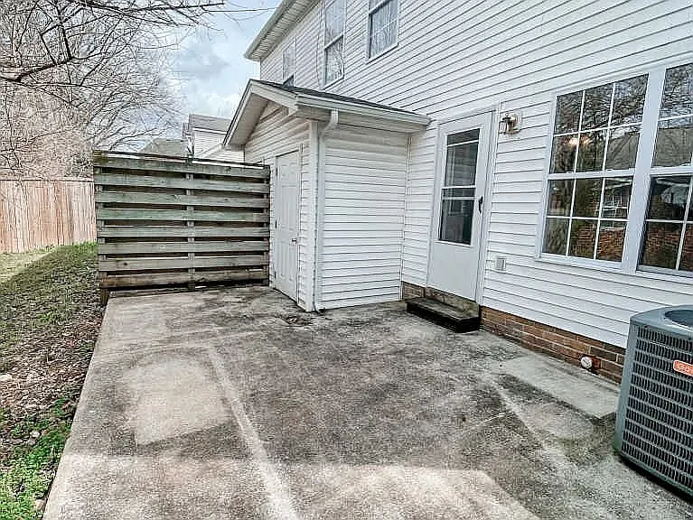 1525 Middleborough Ct — Photo 3