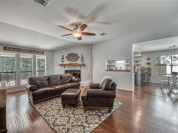 5th image of 47 Lakefront Dr W