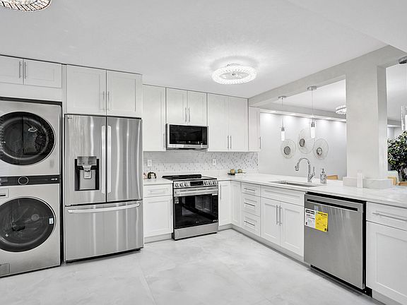 4th image of 7146 Huntington Lane #402