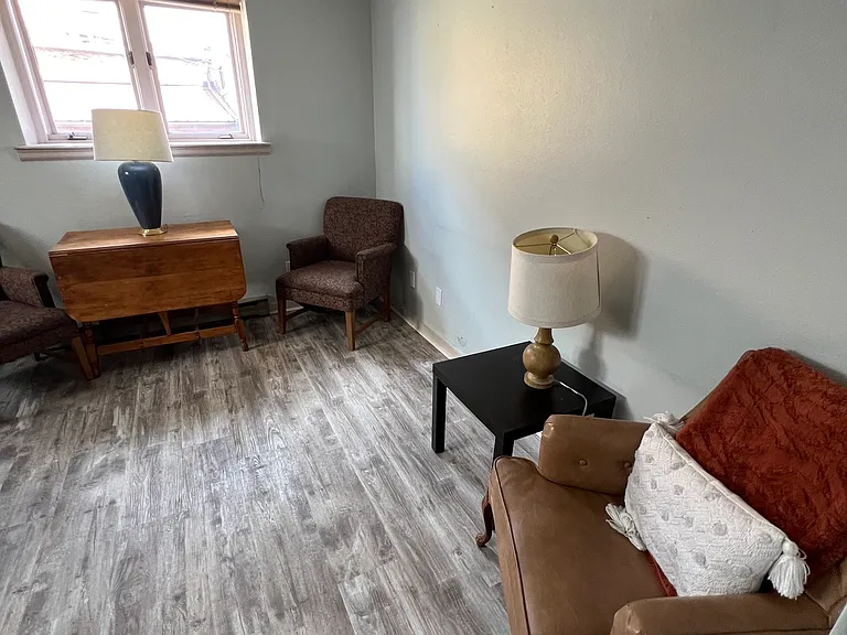 125 W 10th St #208 — Photo 10