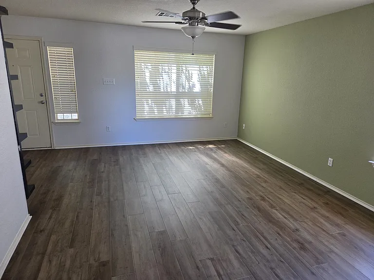1426 Davis Mountain Loop — Photo 4
