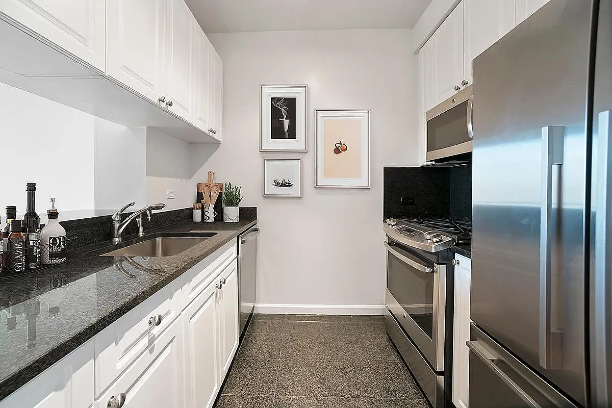 240 East 39th Street — Photo 3