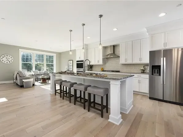 349 Azalea Dr, Venetia, PA 15367