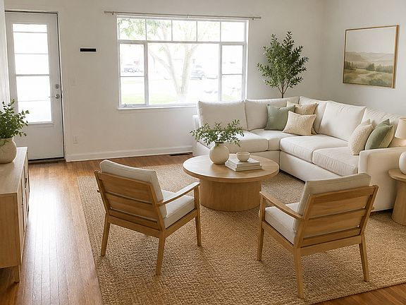 2nd image of 111 E Plum St #11