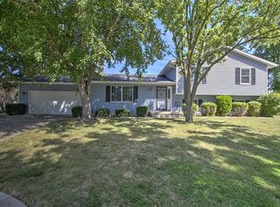 2504 S Nantucket Dr, Decatur, IL 62521