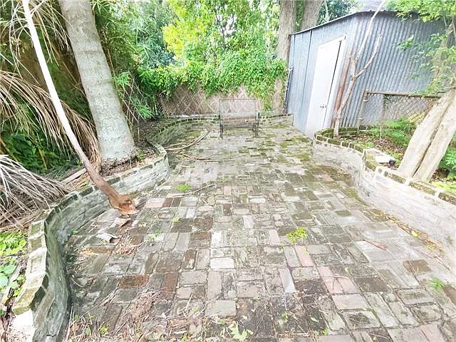 1008 Louisa St — Photo 10