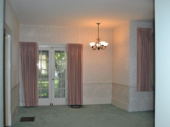 3rd image of 2222 S Lake St
