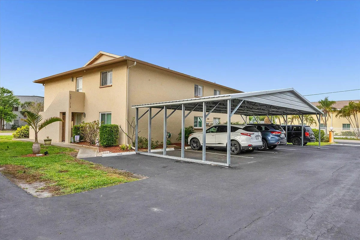 Building Photo - 201 Airport Ave E #722