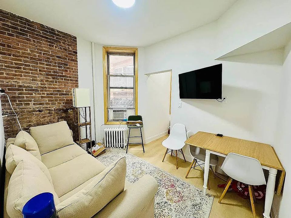 1st image of 13 Saint Marks Pl APT 3R