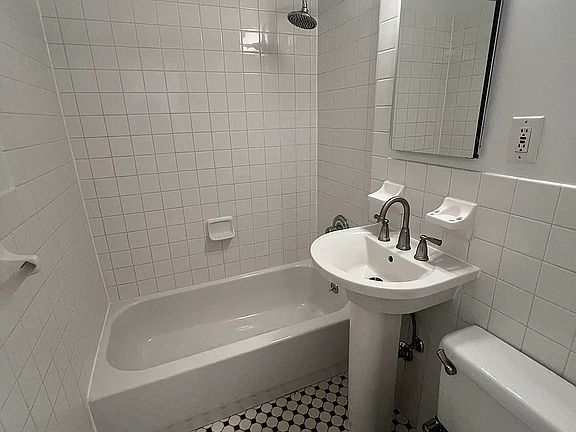 5th image of 370 E 69th St APT 4F
