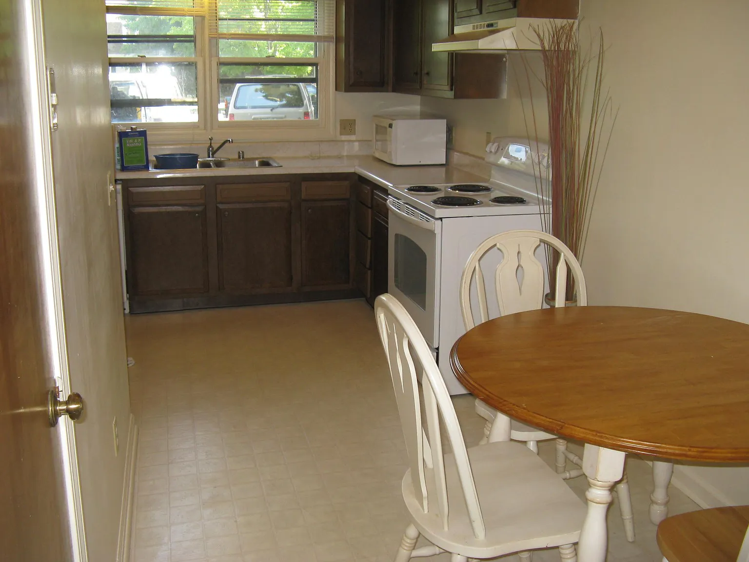 5 bed, 3.5 bath, 1840 sqft, $2,000 — Photo 2