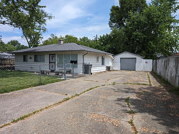3rd image of 3107 Hart Dr