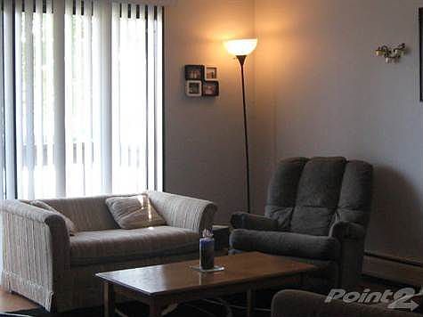 BRIGHT LIVING ROOM WITH ENTRANCE TO BALCONY