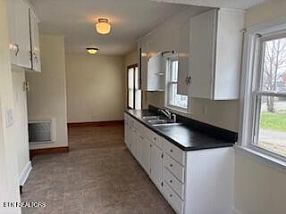 5th image of 1403 Everett Ave