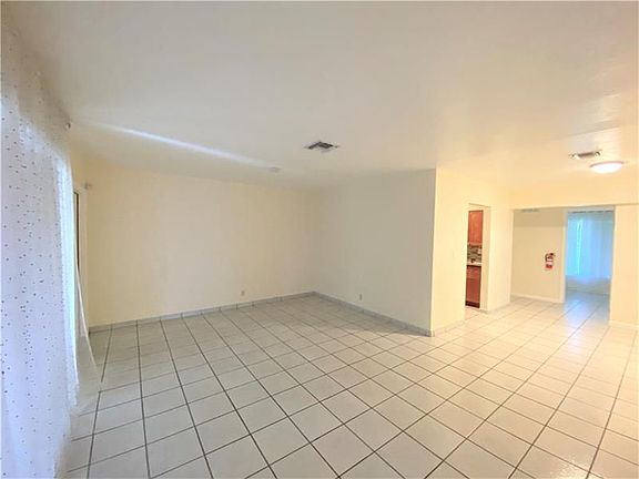 4th image of 1086 Long Island Ave