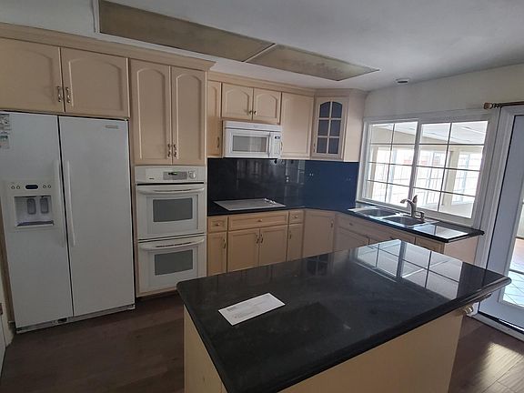2nd image of 32443 Joyce Way