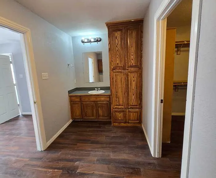 11018 Shady Oaks Dr — Photo 11