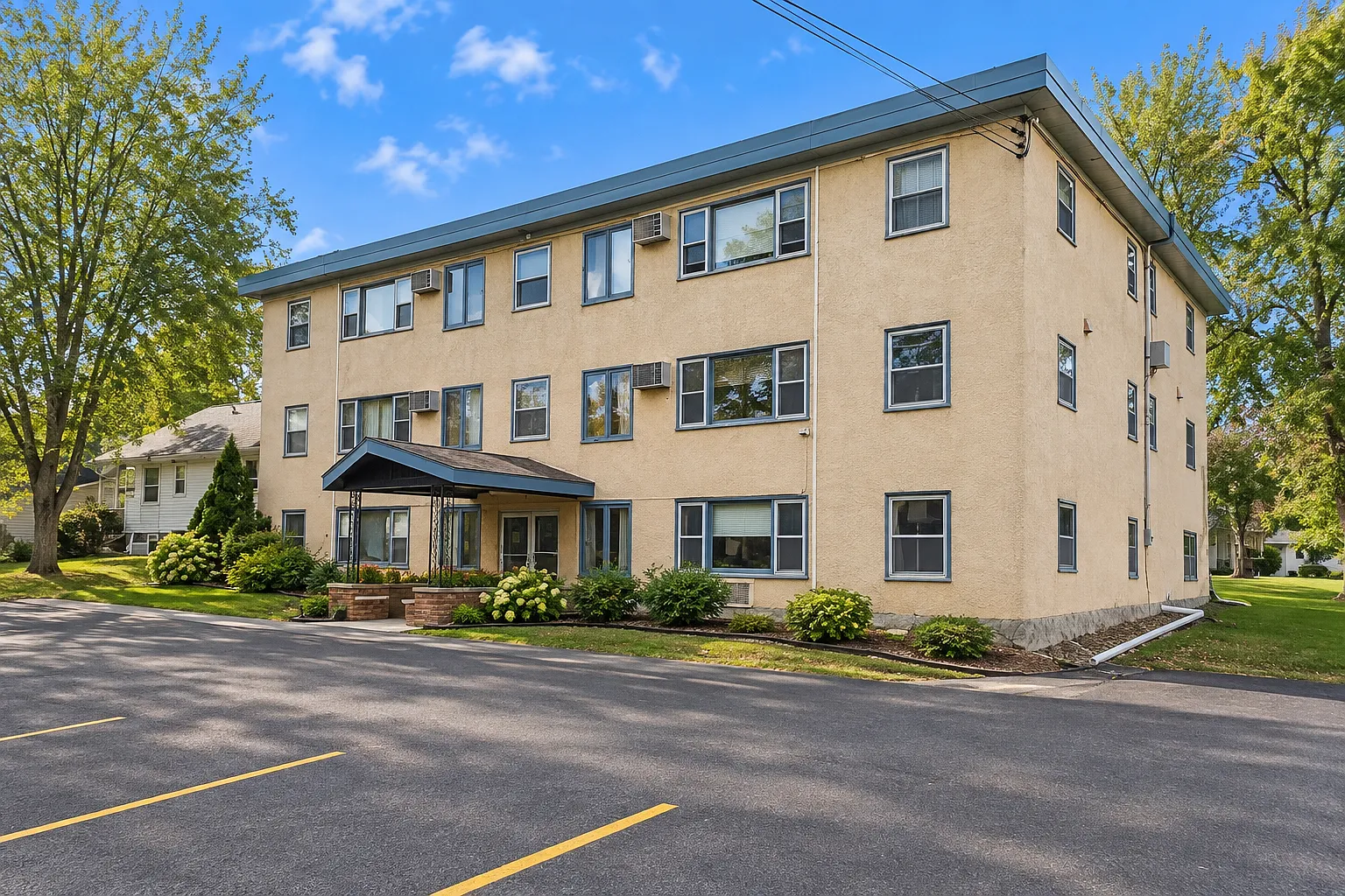 1 bed, $949 — Photo 2