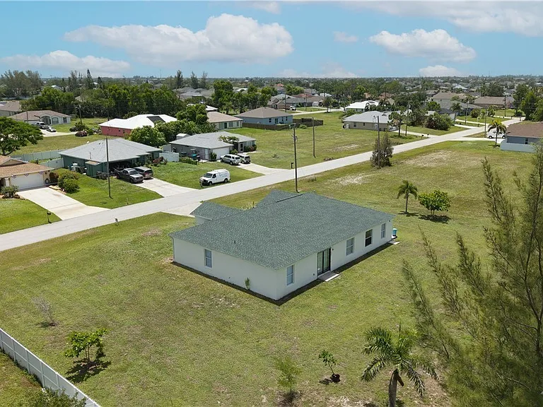 1240 NW 22nd Pl — Photo 41