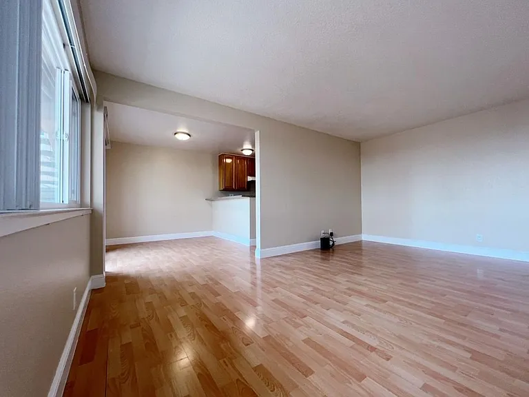 El Camino Real Apartments — Photo 4