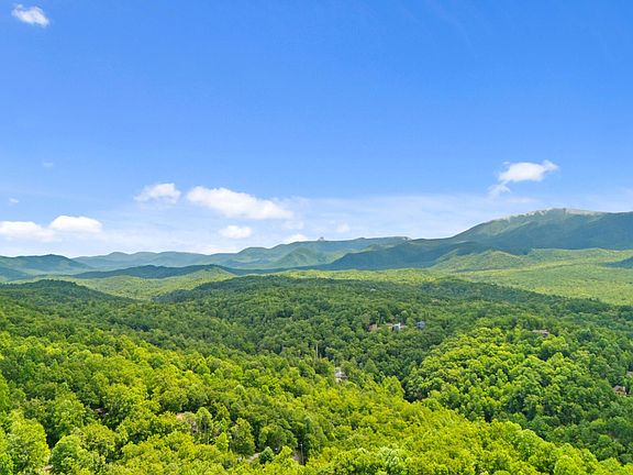 3rd image of 810 Upper Windsor Way Lot 62