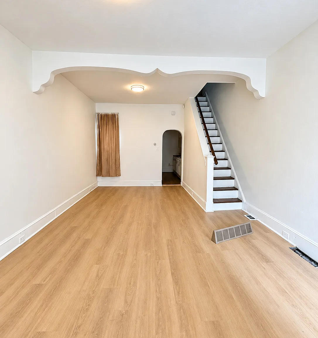 Three Bedrooms, Everyday Convenience & Pet-Friendly Living on Emerald Street — Photo 2