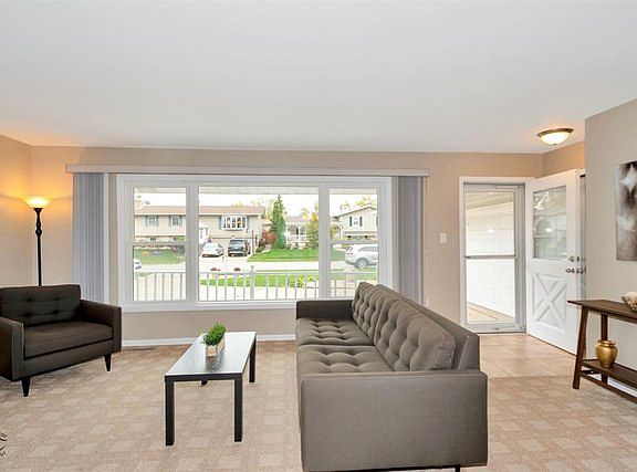 3rd image of 6054 Forestview Dr