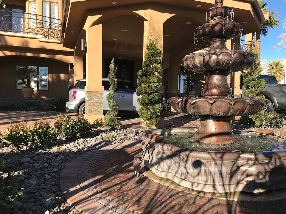 2nd image of 2915 S Tioga Way
