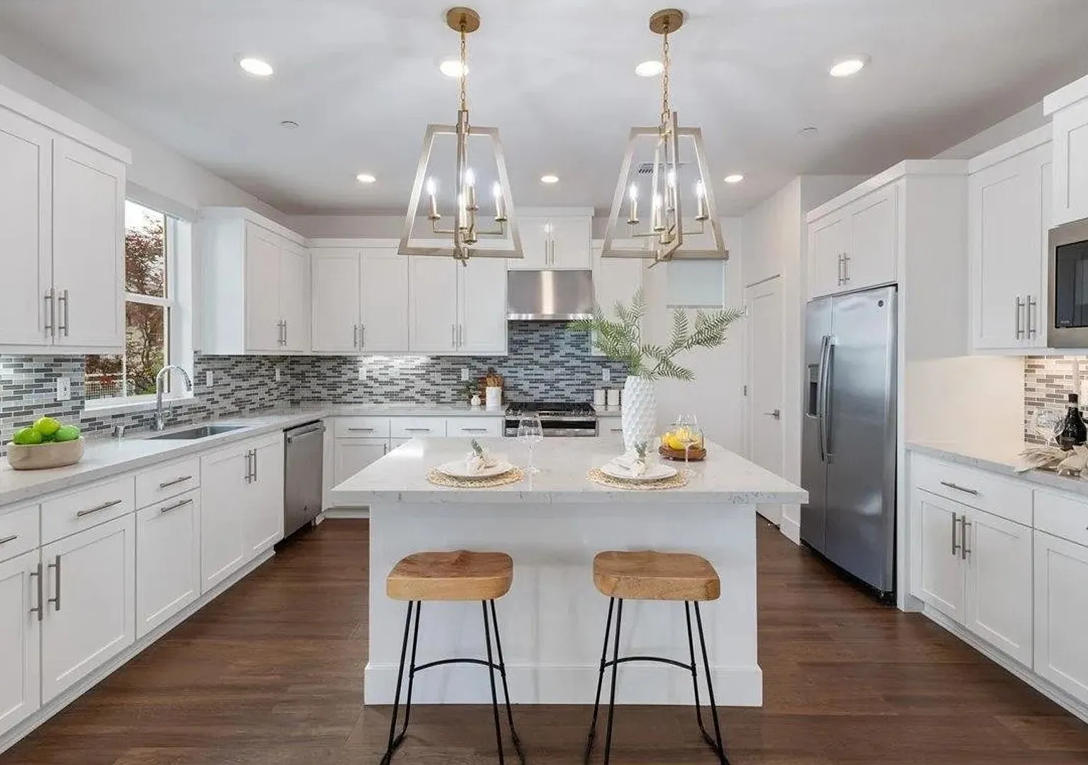 $5,200 | Stunning 5BR/4.5BA Model-Like Home in Newark's Bridgeway Community! — Photo 3