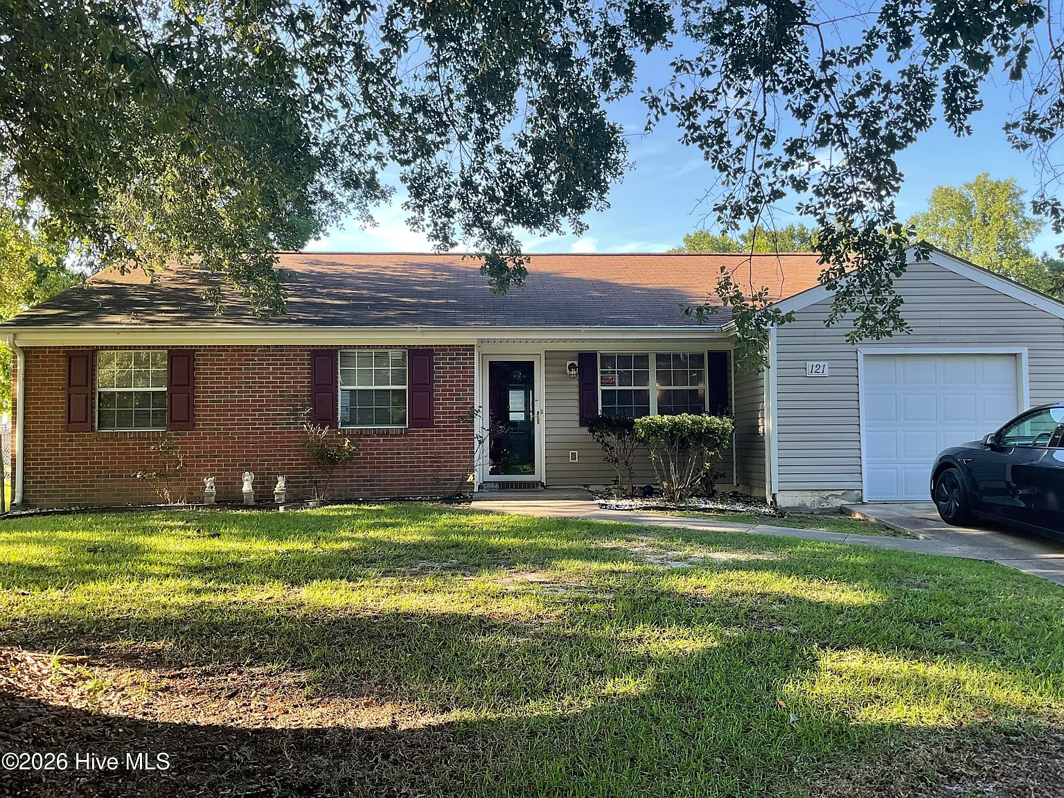 3 bed, 2.0 bath, 1300 sqft, $1,450 — Photo 1