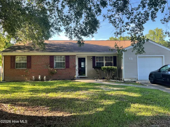 121 Loblolly Ct, Jacksonville, NC 28540