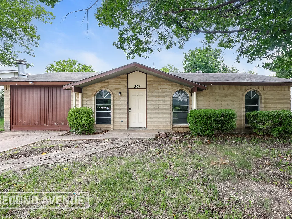 307 Halifax Ct