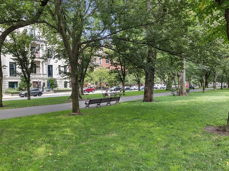 228 Commonwealth Ave #10 — Photo 23