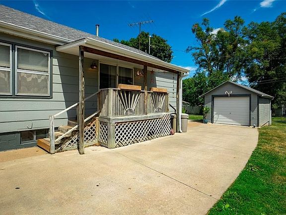 3rd image of 113 S Park Lane Dr