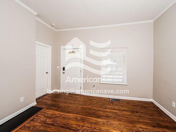 1056648_002_living_room_13715337.jpg