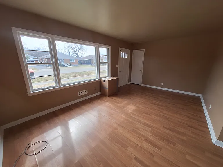 1611 Clarice Way — Photo 3